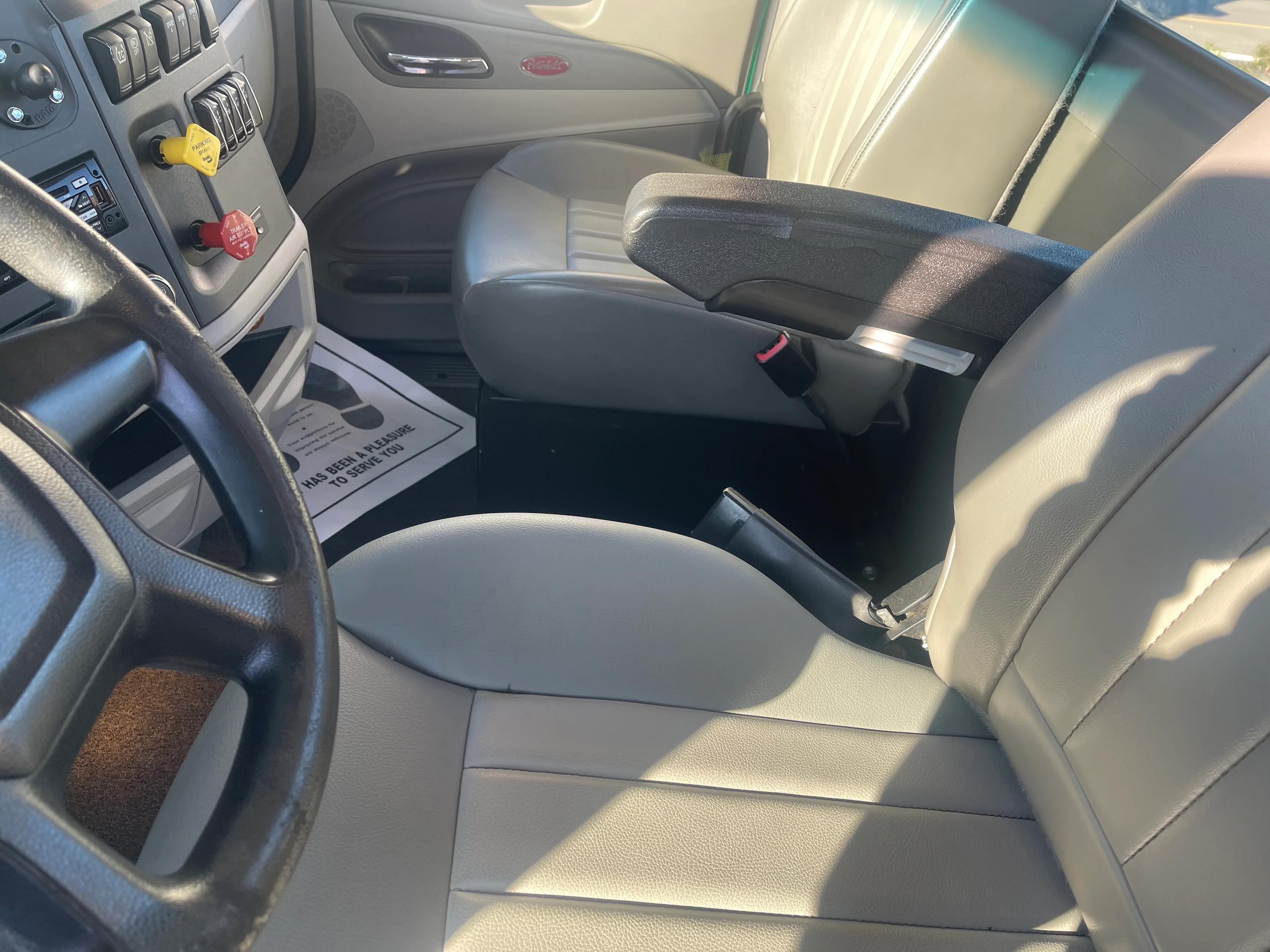2020 Peterbilt 579 in Dayton, OH — photo 16