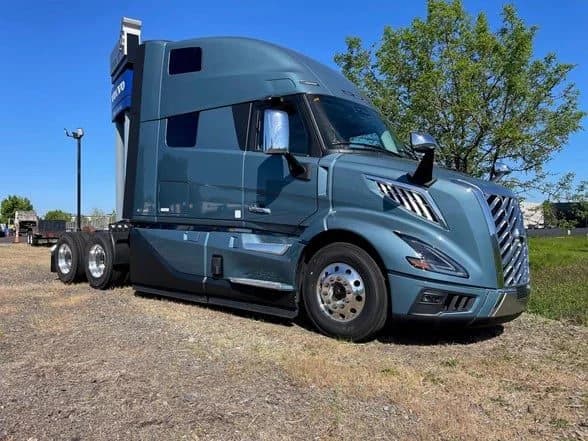2027 Volvo VNL 860 in Eugene, OR