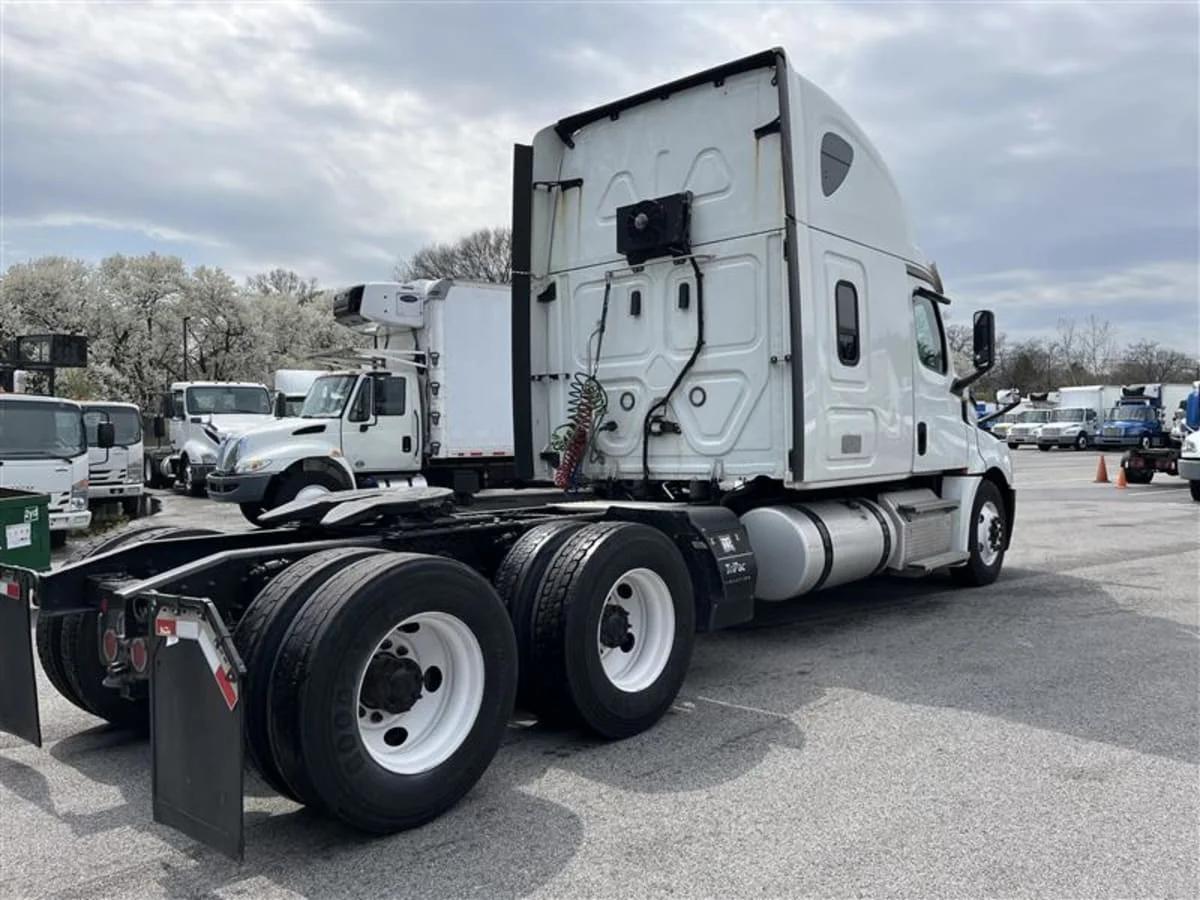 2020 Freightliner Cascadia in Beltsville, MD — photo 4