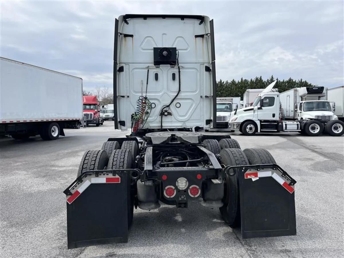 2020 Freightliner Cascadia in Beltsville, MD — photo 5