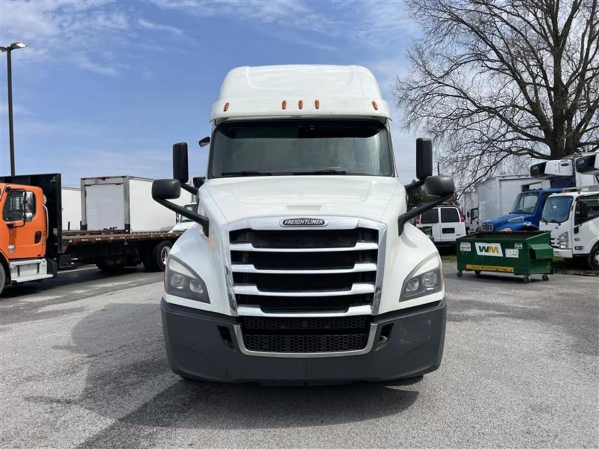2020 Freightliner Cascadia in Beltsville, MD — photo 2