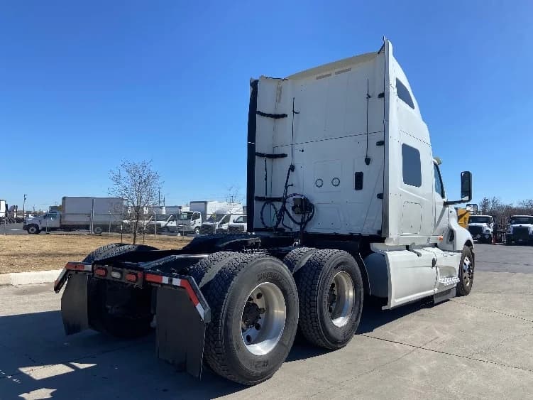 2022 International LT in San Antonio, TX — photo 7
