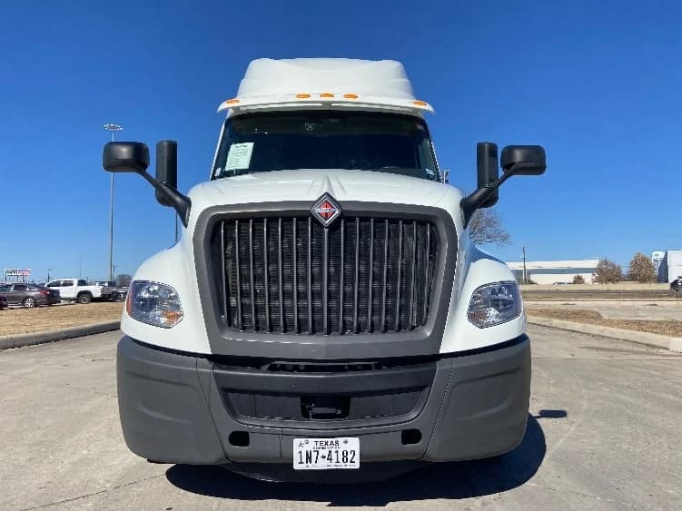 2022 International LT in San Antonio, TX — photo 2