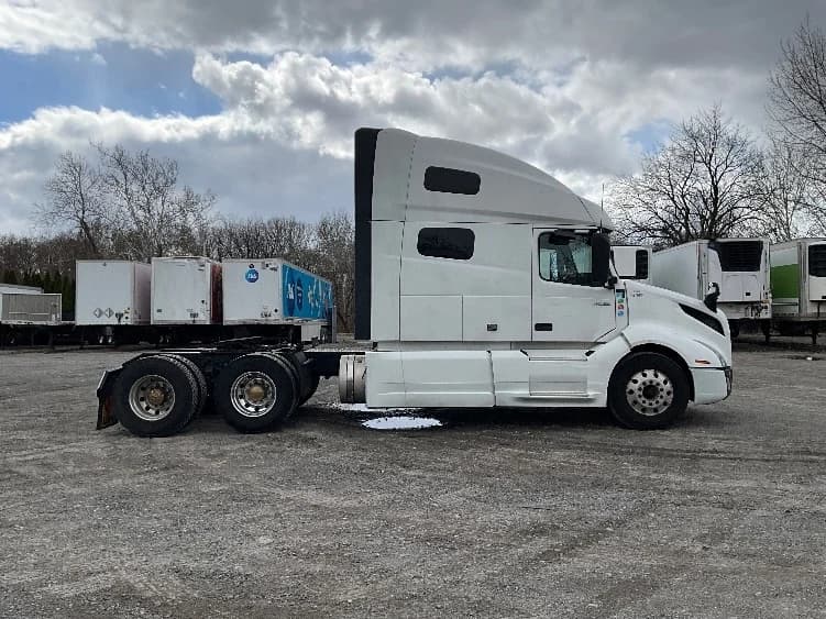 2023 Volvo VNL 760 in Reading, PA — photo 8
