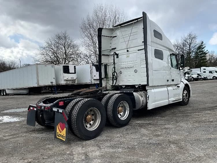 2023 Volvo VNL 760 in Reading, PA — photo 7