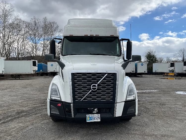 2023 Volvo VNL 760 in Reading, PA — photo 2