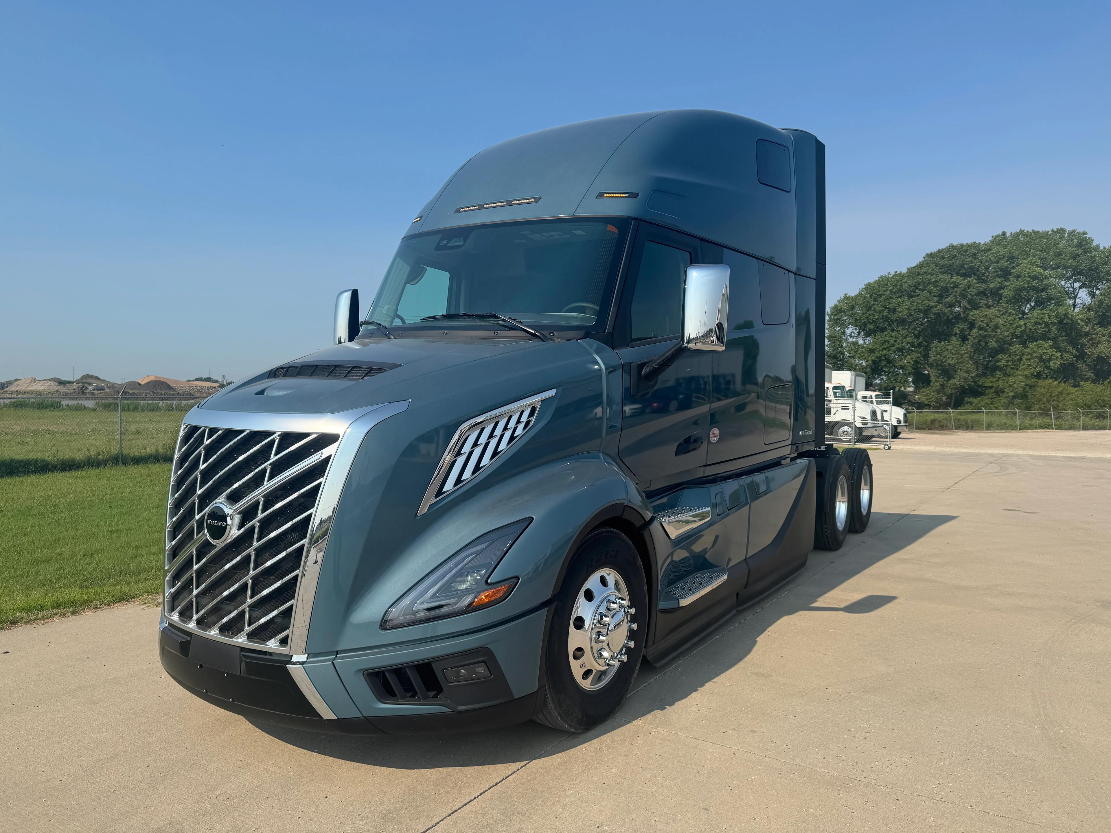 2026 Volvo VNL 860