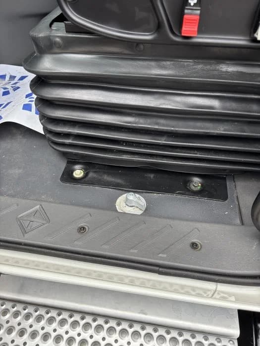 2025 International LT — photo 8