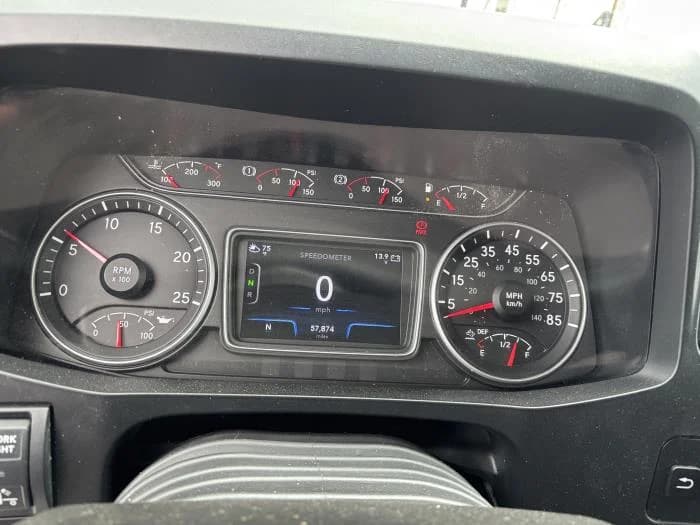2025 International LT — photo 5