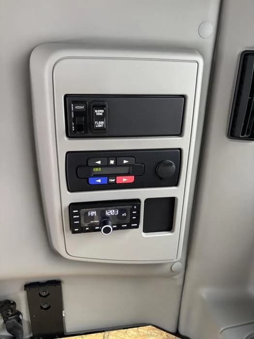 2025 International LT — photo 10