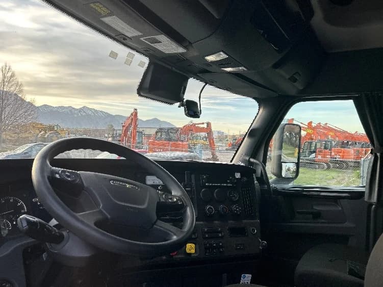 2023 Freightliner Cascadia in Sparks, NV — photo 10