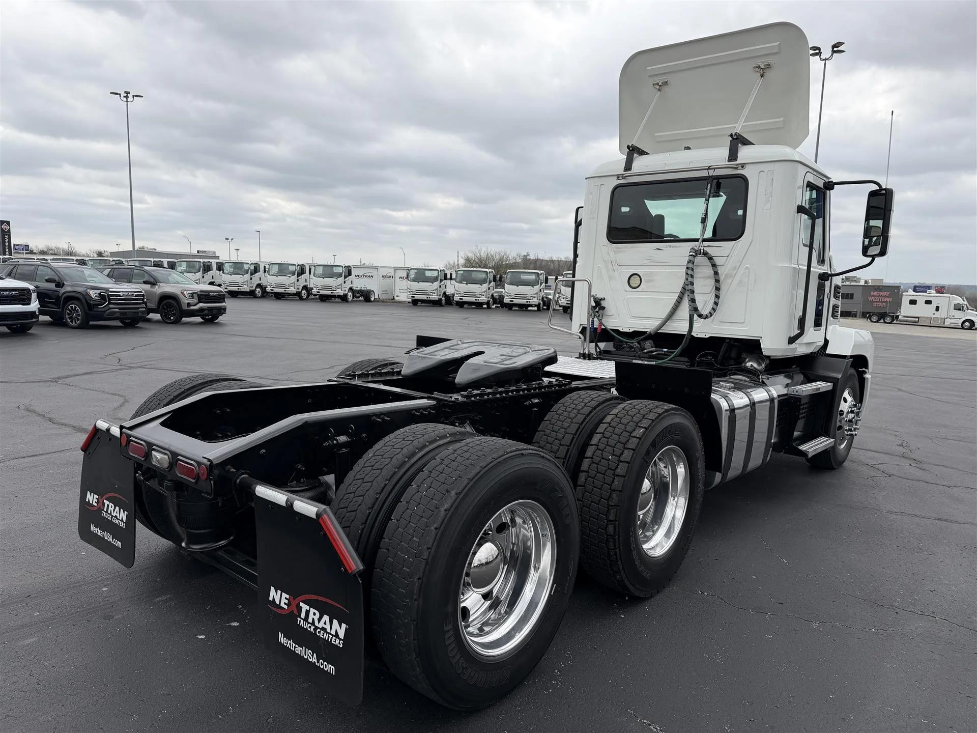 2020 Mack Anthem in Kansas City, MO — photo 4