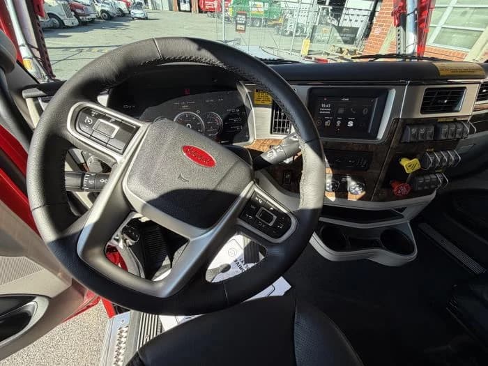 2025 Peterbilt 589 in Orlando, FL — photo 17