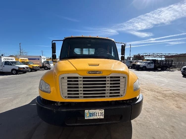 2020 Freightliner M2 106 in Fresno, CA — photo 2