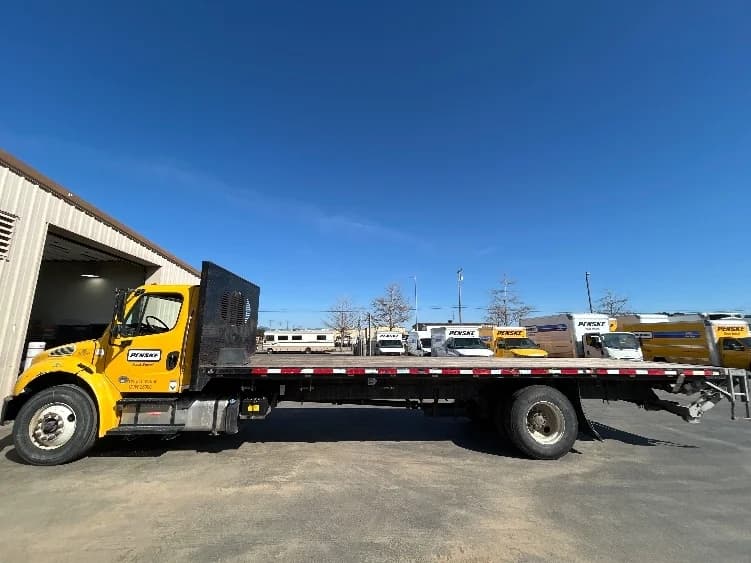 2020 Freightliner M2 106 in Fresno, CA — photo 4