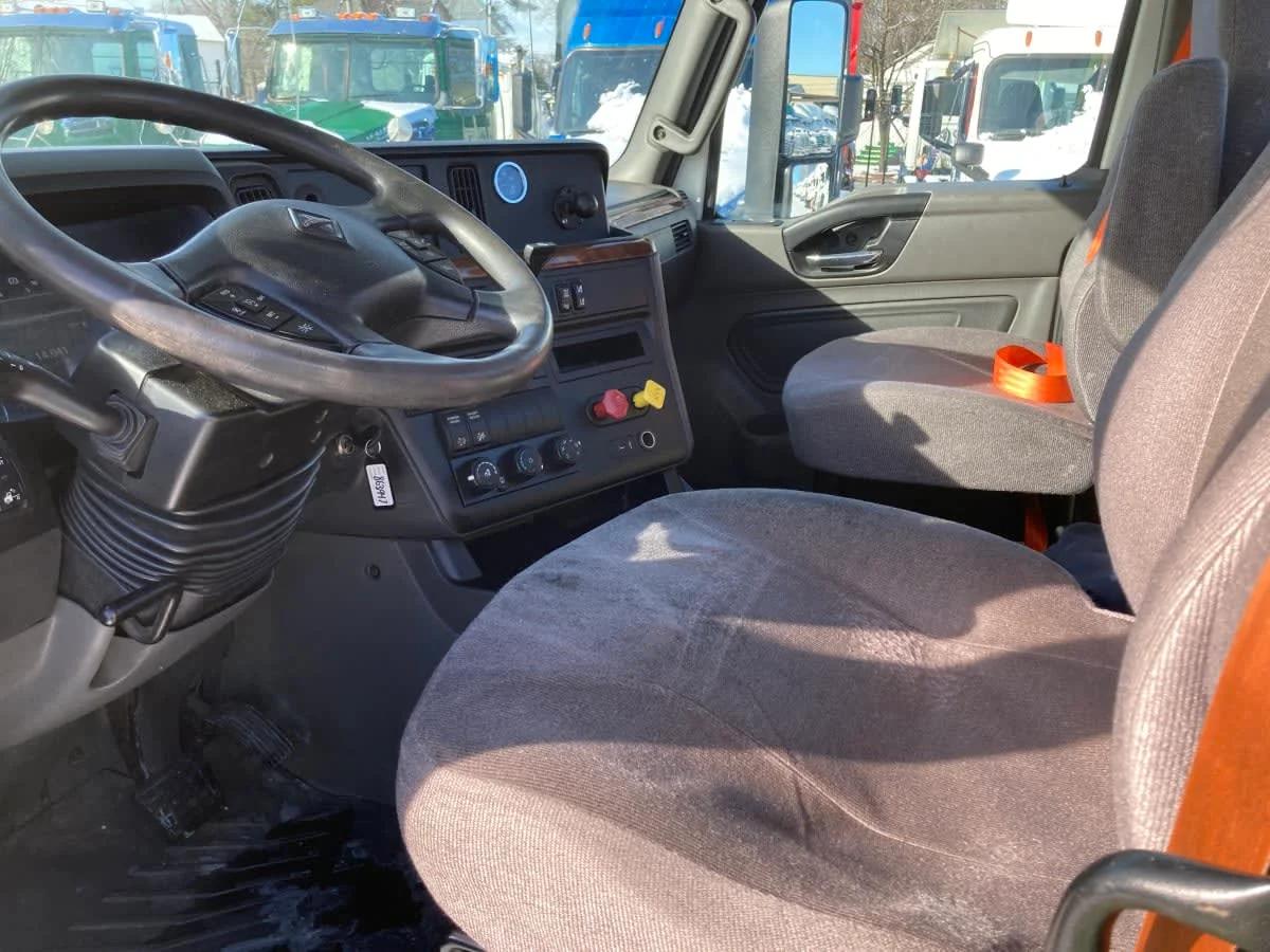 2019 International LT in Springfield, MA — photo 7