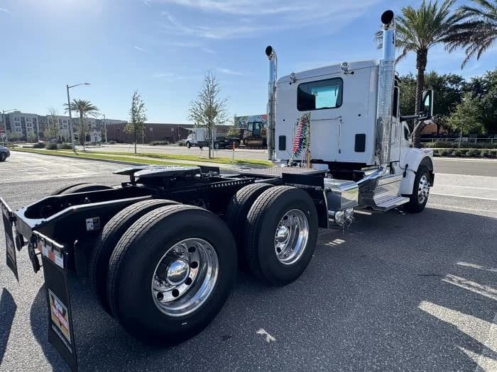 2026 Peterbilt 567 in Orlando, FL — photo 9