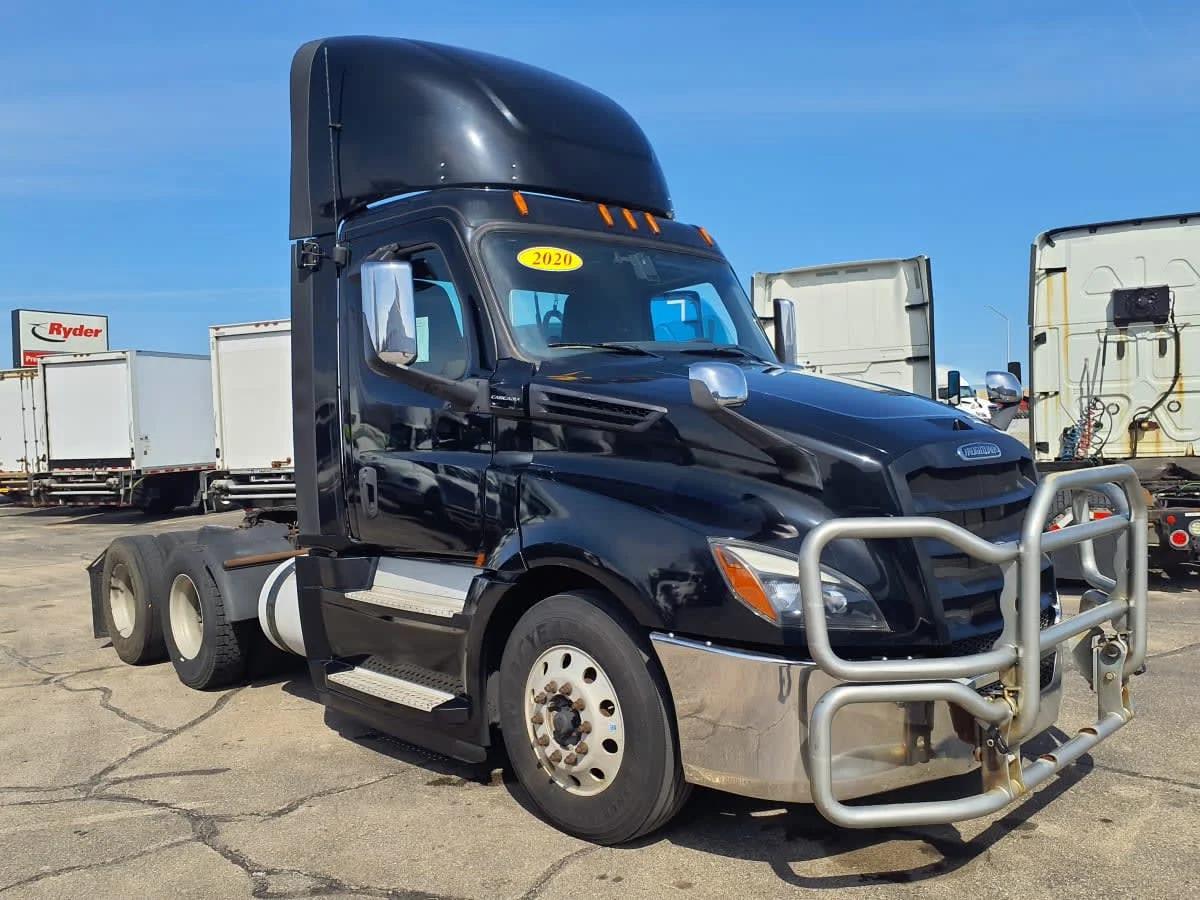 2020 Freightliner Cascadia in Oak Creek, WI — photo 3