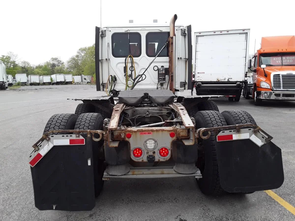 2021 Freightliner Cascadia in Salisbury, MA — photo 5