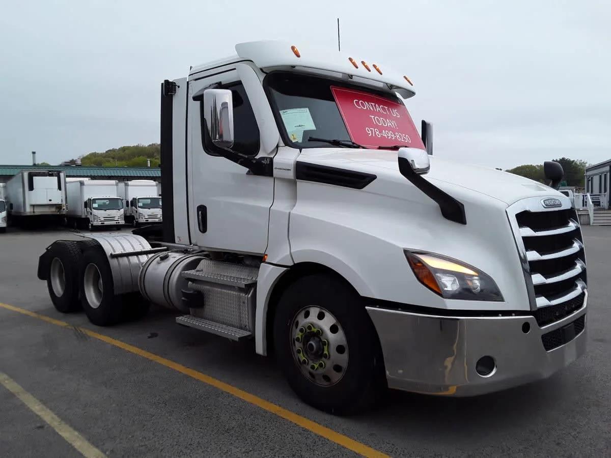 2021 Freightliner Cascadia in Salisbury, MA — photo 3