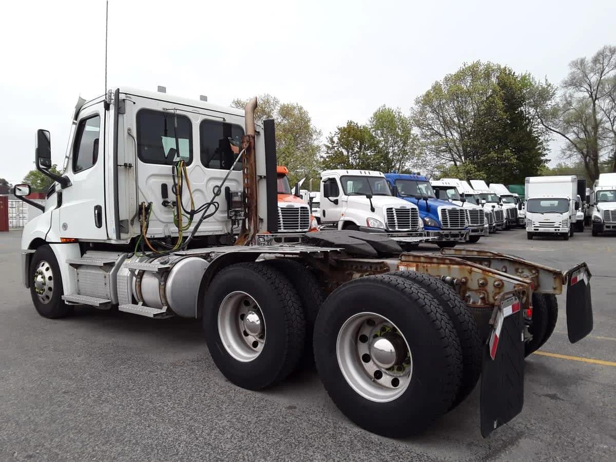 2021 Freightliner Cascadia in Salisbury, MA — photo 6