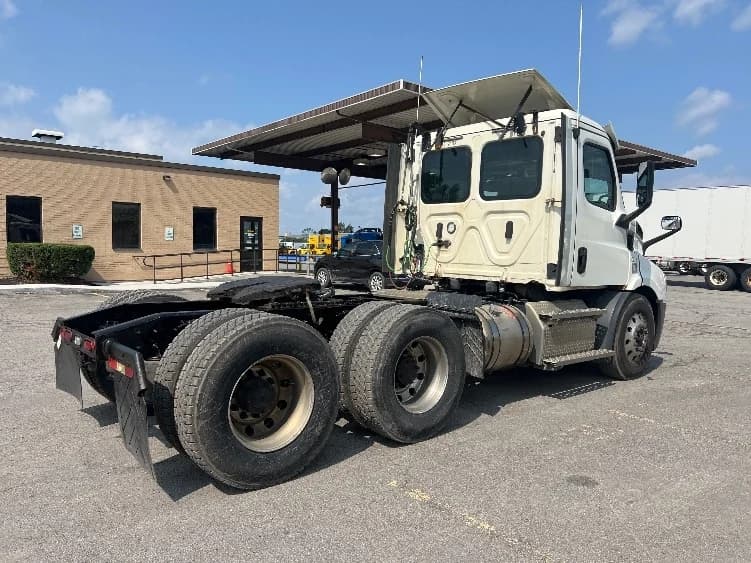 2020 Freightliner Cascadia in Rochester, NY — photo 7