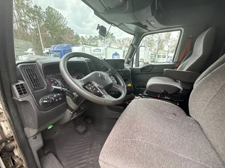 2023 International LT in Jacksonville, FL — photo 10
