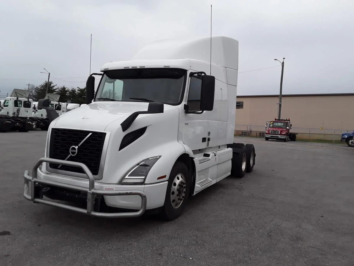 2020 Volvo VNR 640 in La Vergne, TN