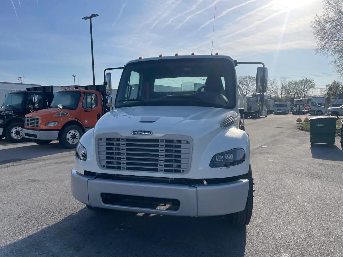 2020 Freightliner M2 106 in Beltsville, MD — photo 2