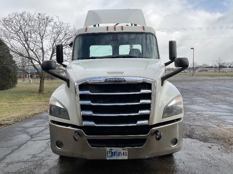 2019 Freightliner Cascadia in La Porte, IN — photo 2