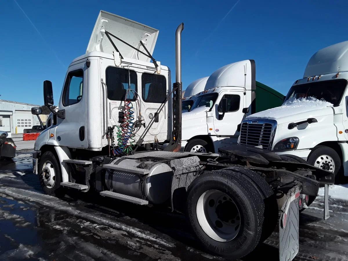 2015 Freightliner Cascadia in Salisbury, MA — photo 6