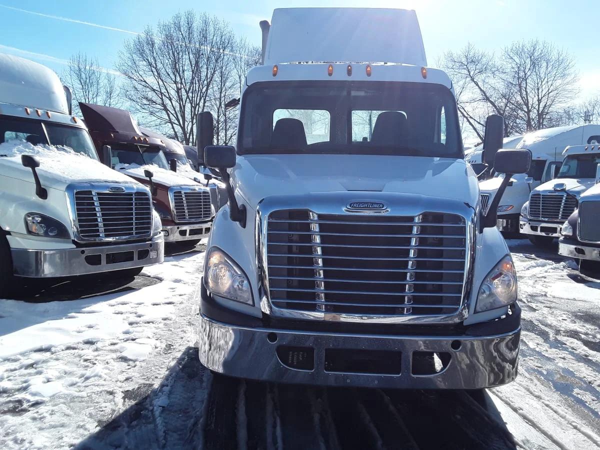 2015 Freightliner Cascadia in Salisbury, MA — photo 2