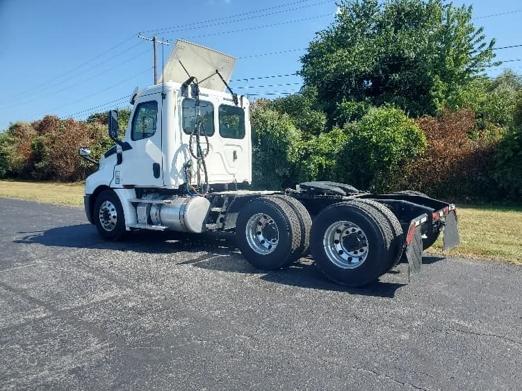 2020 Freightliner Cascadia in White Deer, PA — photo 5