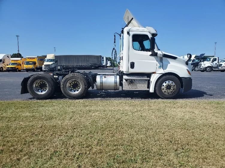 2020 Freightliner Cascadia in White Deer, PA — photo 8