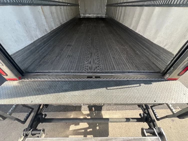 2021 Hino L6 in Baltimore, MD — photo 10