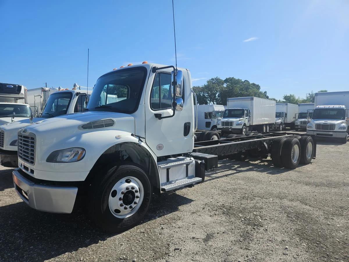 2020 Freightliner M2 106