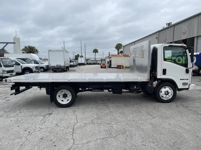 2025 Isuzu NRR in Orlando, FL — photo 10