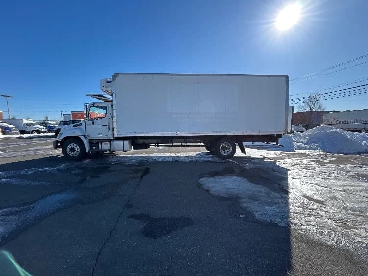 2019 Hino 268 in Monmouth Junction, NJ — photo 4