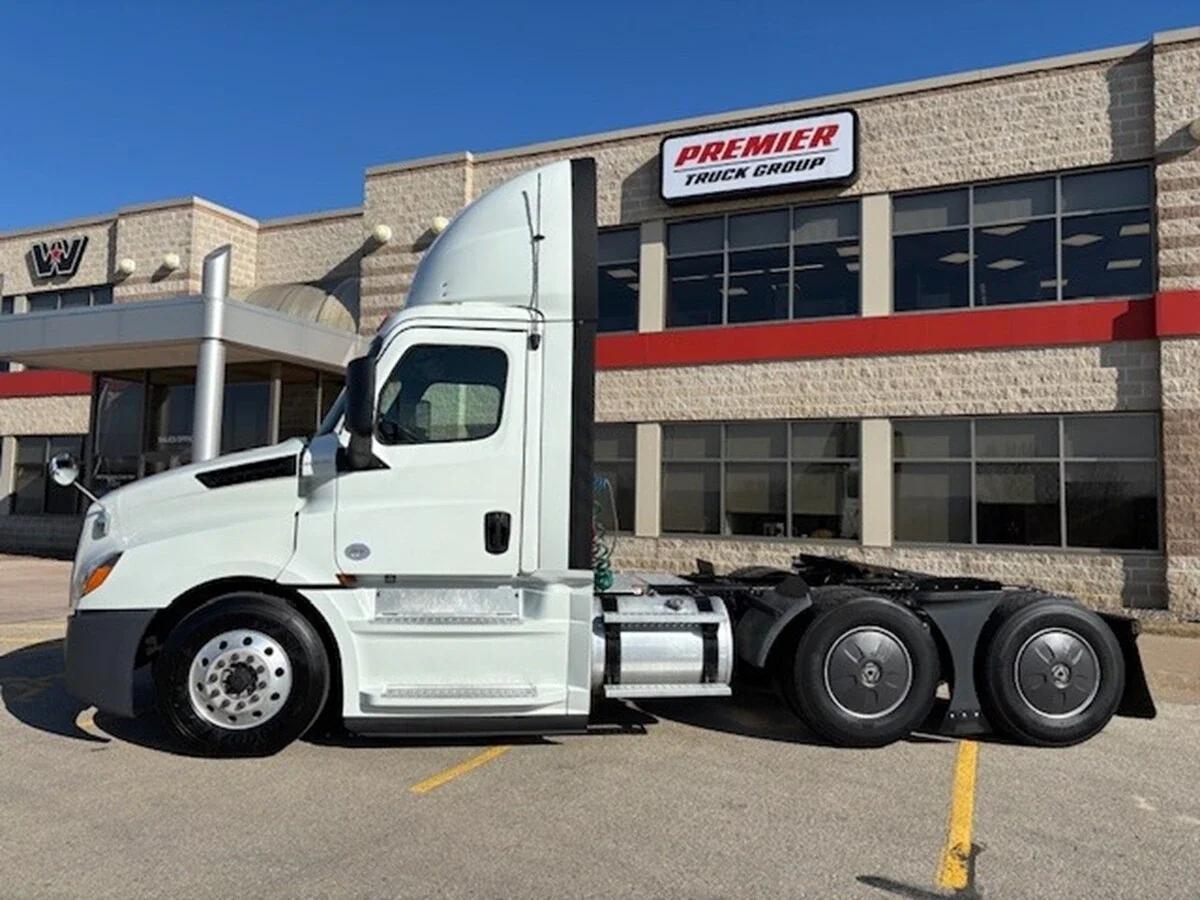 2019 Freightliner Cascadia — photo 9