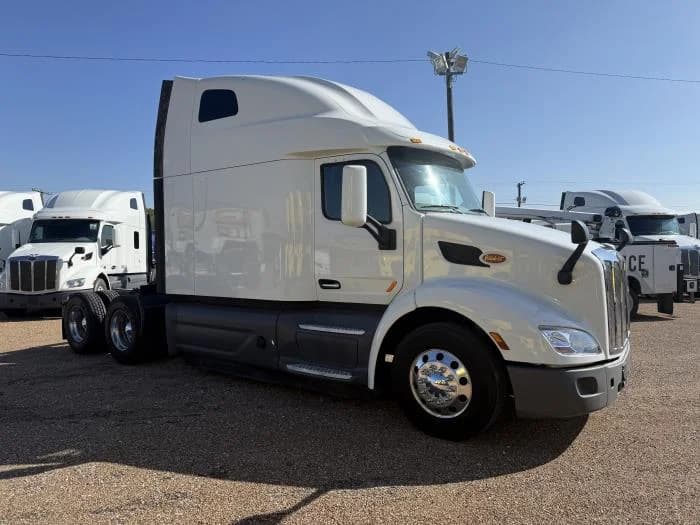2021 Peterbilt 579 in Dallas, TX — photo 3