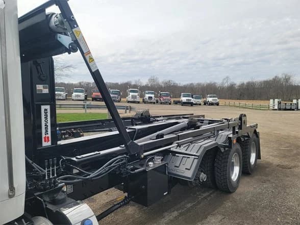 2024 Peterbilt 567 in Grove City, OH — photo 4