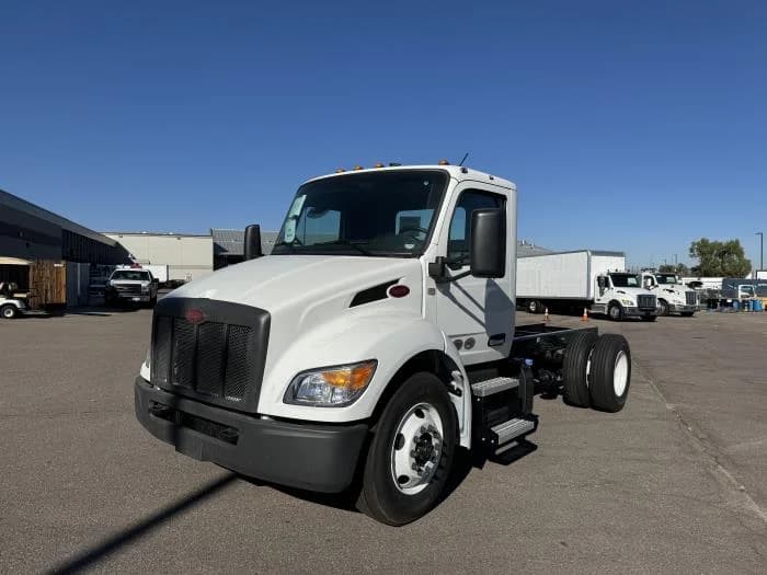 2025 Peterbilt 536 in Denver, CO — photo 2