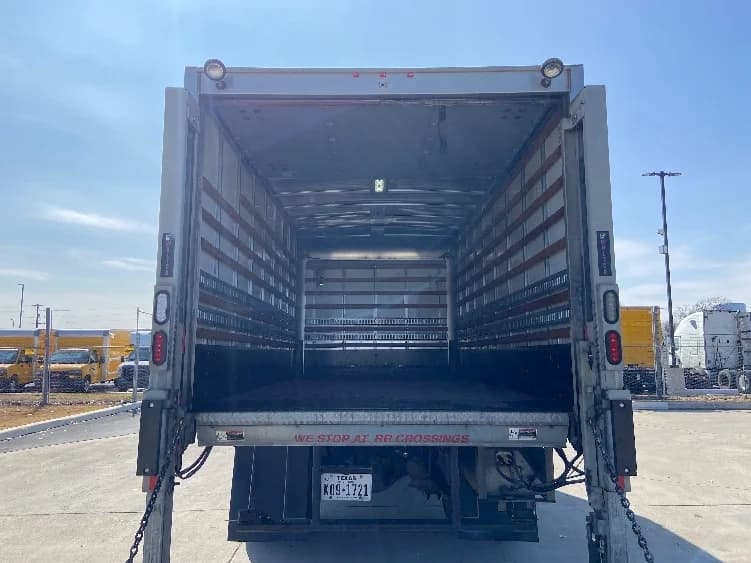 2019 Freightliner M2 106 in San Antonio, TX — photo 8