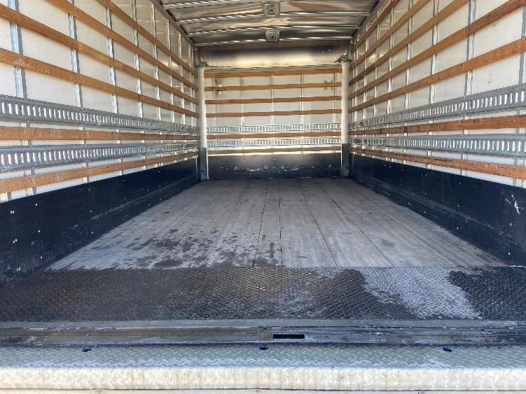 2019 Freightliner M2 106 in San Antonio, TX — photo 10