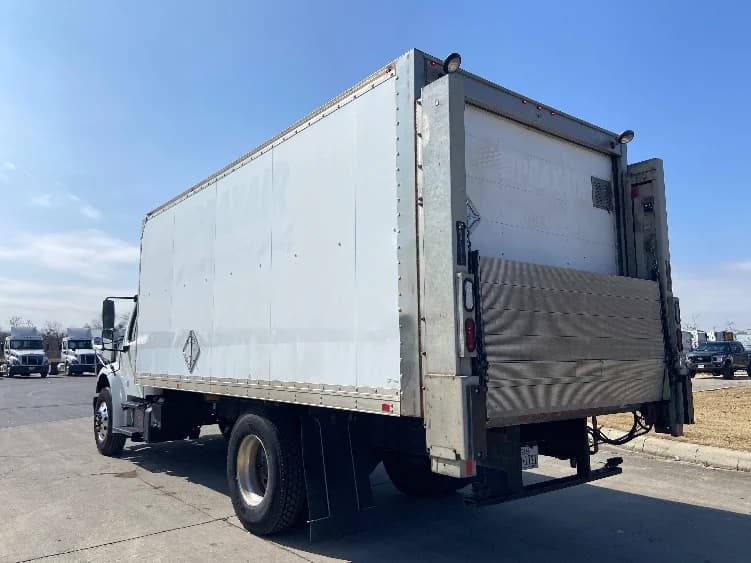 2019 Freightliner M2 106 in San Antonio, TX — photo 6
