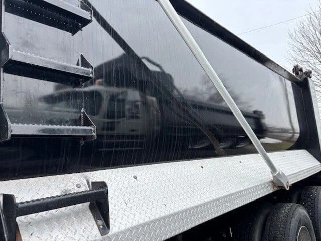 2022 Volvo VHD 300 in Indianapolis, IN — photo 6