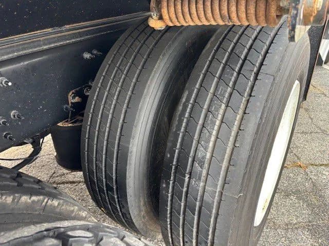 2022 Volvo VHD 300 in Indianapolis, IN — photo 14
