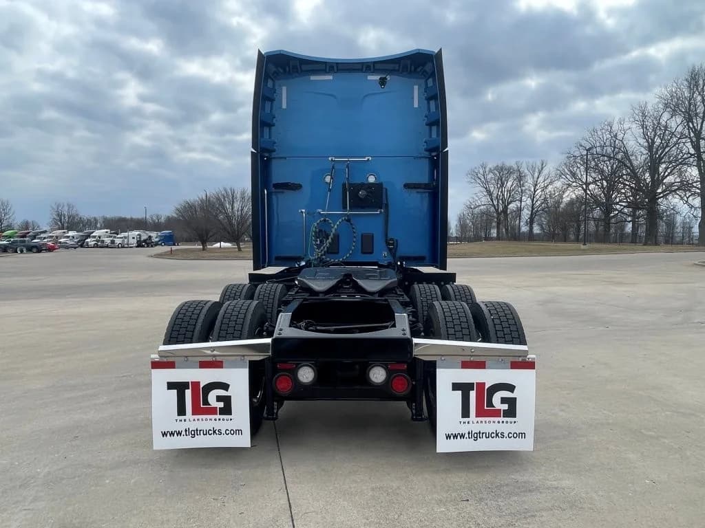 2023 Peterbilt 579 in Louisville, KY — photo 4