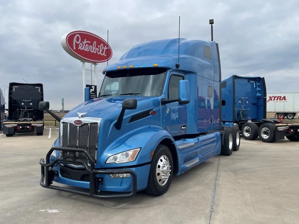 2023 Peterbilt 579 in Louisville, KY