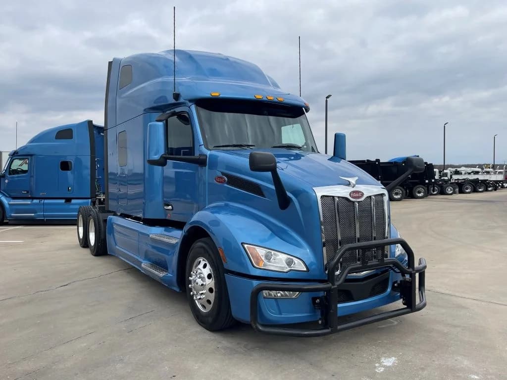 2023 Peterbilt 579 in Louisville, KY — photo 7
